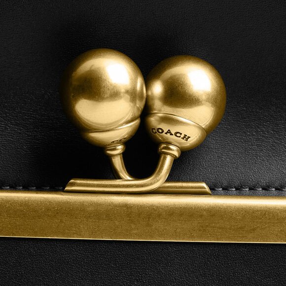 Kisslock Frame Backpack - Picture 5 of 10